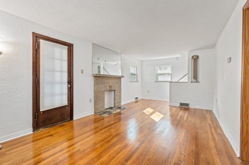 882 Mirror St, Pittsburgh, PA 15217-2642