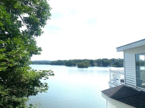 390 Bridle Path, Worcester MA  01604-1353 exterior