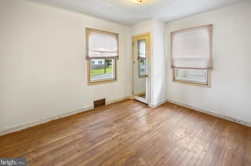 5 Fogarty Dr, Trenton NJ 08619-4320 exterior