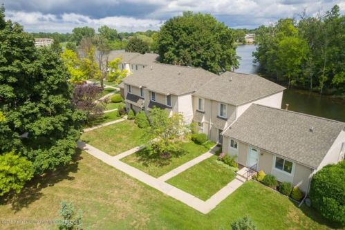 1990 Lac Du Mont, Haslett MI  48840-9513 exterior