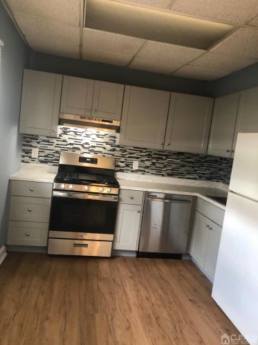 168 Brown Ave, Iselin NJ  08830-2523 exterior