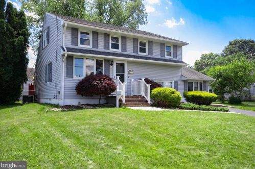 11 Kerr Dr, Trenton, NJ 08610-1009