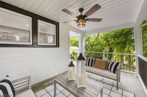 122 Ctr St, Clinton NJ 08809-1318 exterior