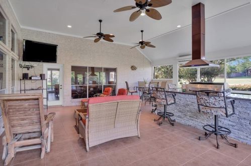 11 Greenview St, Montgomery TX 77356-8456 exterior