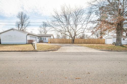 1503 Finn Dr, Lebanon MO 65536-3950 exterior