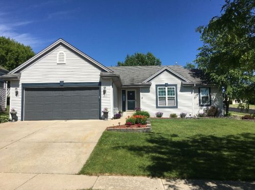 1201 Crestview Dr, Watertown WI 53094-5904 exterior