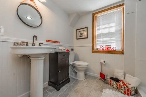 211 Frst St, Hartford CT 06118-2349 exterior