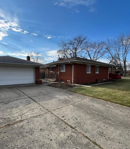 8168 Lochdale St, Dearborn Heights MI  48127-1284 exterior