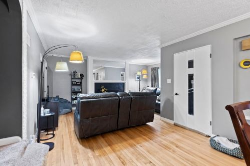 2524 60, Milwaukee WI 53219-2621 exterior