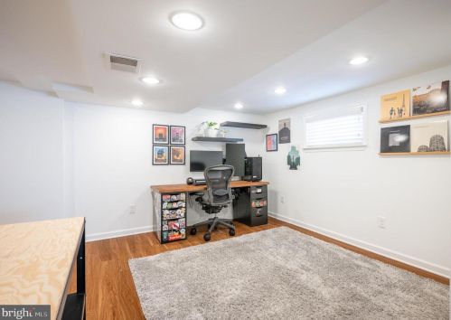 21 Clifford Ave, Alexandria VA  22305-2702 exterior