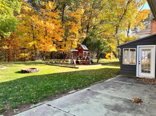 3214 Brookshire Dr, Grand Rapids MI 49508-2445 exterior