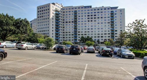 10201 Grosvenor Pl, Rockville MD  20852-4600 exterior