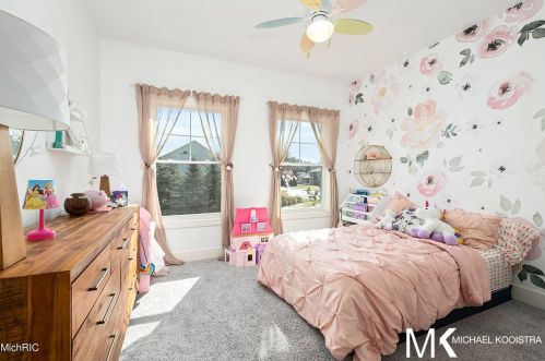 1860 Tall Pne Dr, Grand Rapids MI 49546-7923 exterior