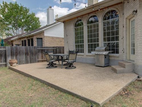 4933 China Gdn Dr, Austin TX 78730-3577 exterior