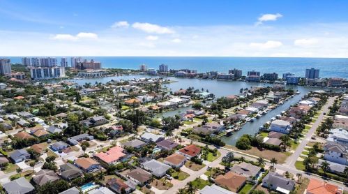 508 99 Ave, Naples FL 34108-2228 exterior