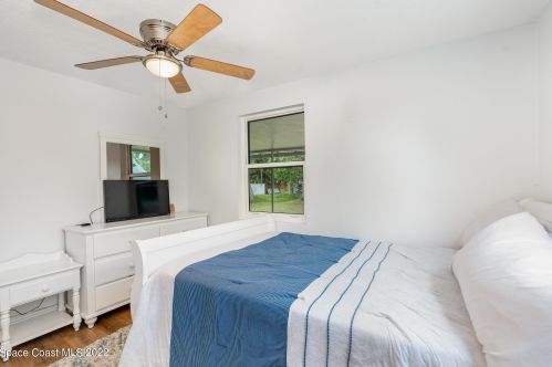 826 Newfound Harbor Dr, Merritt Island FL 32952-2763 exterior