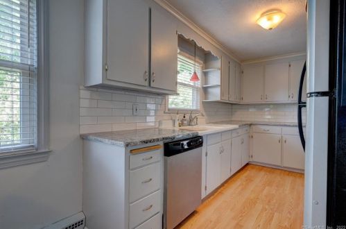 148 Main St, Hartford CT 06111-2434 exterior