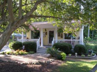 208 North St, Zebulon, NC 27597-2720