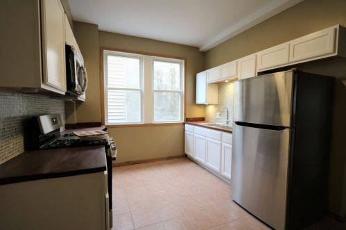 7043 Carpenter St, Chicago, IL 60621-1117