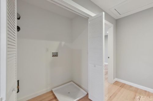 13 Albany St, Edison NJ  08837-3223 exterior