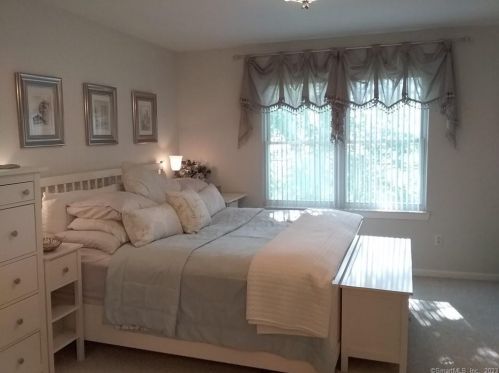 54 Franklin Ave, Derby CT 06418-2227 exterior