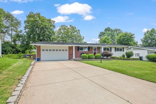 4120 Golden Valley Dr, Saint Louis, MO 63129-2727