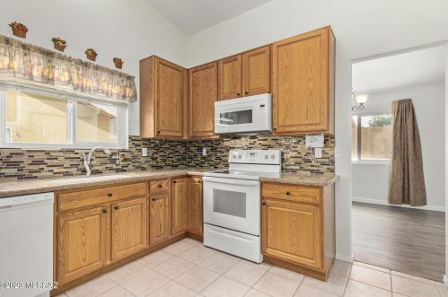 9593 Paseo Juan Tabo, Tucson AZ  85747-5007 exterior