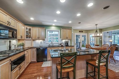 2520 Minton Dr, Moon Twp PA  15108-9207 exterior