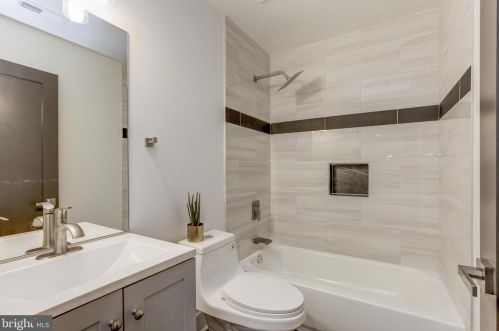 907 Gilbert Rd, Rockville MD  20851-1315 exterior