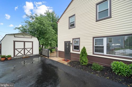 401 Garden Ln, Chester, PA 19014-2018