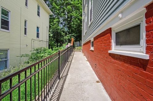 67 Catharine St, Worcester MA 01605-2708 exterior