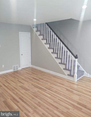 6658 Erdrick St, Philadelphia PA 19135-1604 exterior