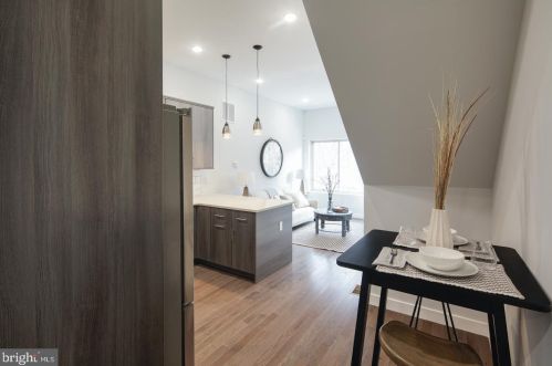 2120 Franklin St, Philadelphia PA 19133-2107 exterior