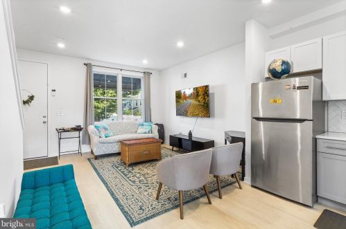 1950 8th St, Philadelphia PA 19122-2023 exterior