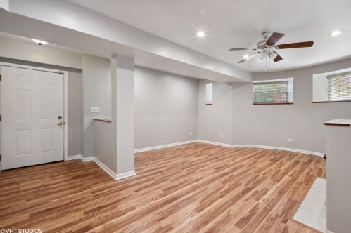 4602 Indiana Ave, Chicago, IL 60653-3946