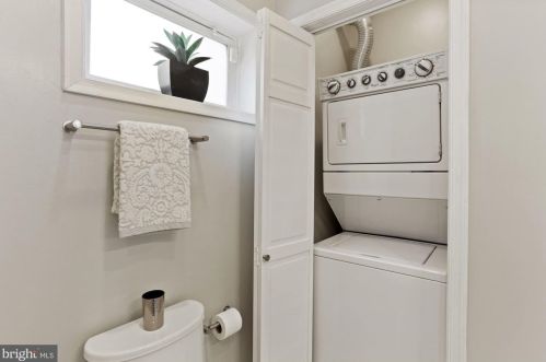 407 5 St, Washington DC 20003-2051 exterior