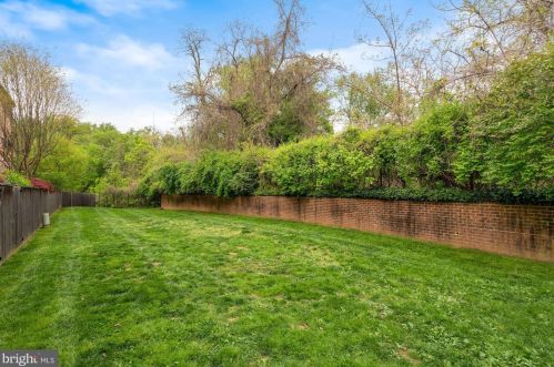 3247 Sutton Pl, Washington DC  20016-7528 exterior