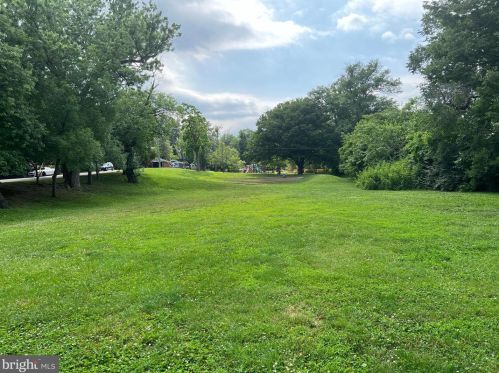 18 Masonic Vw Ave, Alexandria VA 22301-2204 exterior