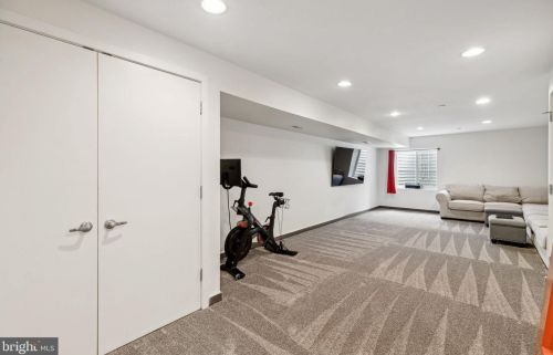 1324 Howard St, Philadelphia PA 19122-2445 exterior