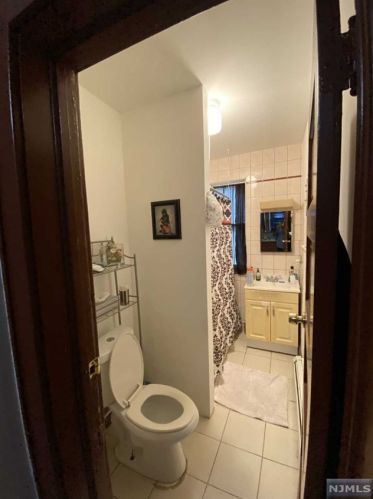 112 Summit Ave, Outwater NJ 07026-2813 exterior