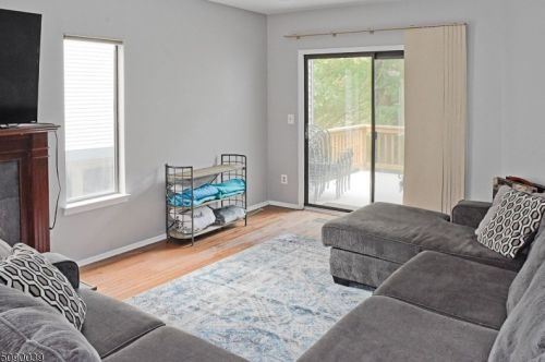 19 Overlook Dr, Hackettstown, NJ 07840-4605