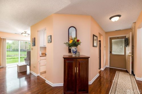 91 Gate House Ln, Edison NJ 08820-4001 exterior