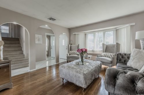 92 Forsythia Ln, Babylon NY 11703-2806 exterior