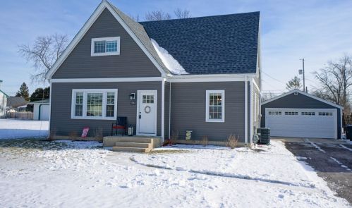 5984 33rd St, Milwaukee, WI 53221-4724