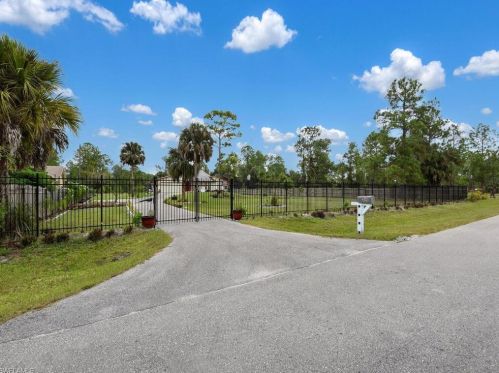 260 12th St, Naples, FL 34120-9449