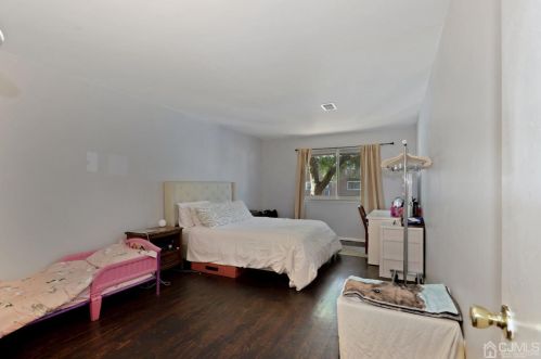 215 College Dr, Edison NJ 08817-5951 exterior