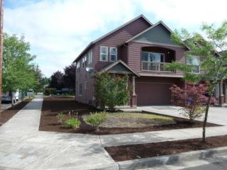 11205 Insley St, Portland OR  97266-4186 exterior
