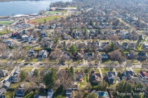 910 Pinecrest Ave, Grand Rapids MI 49506-3437 exterior