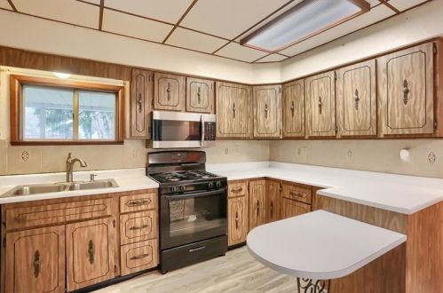 8 Ridge Ave, Pittsburgh PA 15221-4112 exterior