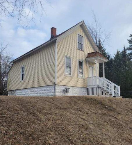 2758 Palmer St, Milwaukee, WI 53212-2427